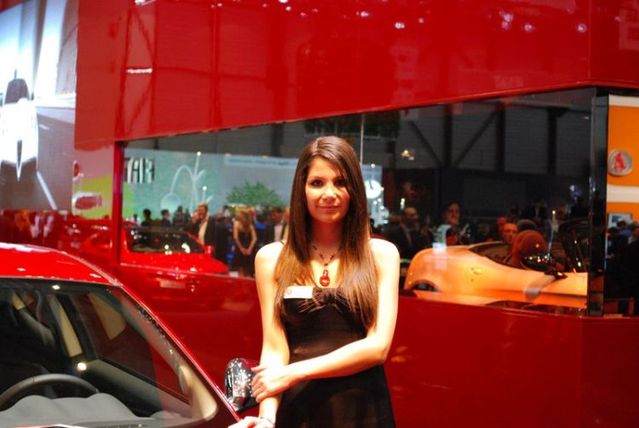 Geneva car show girls (28 photos)