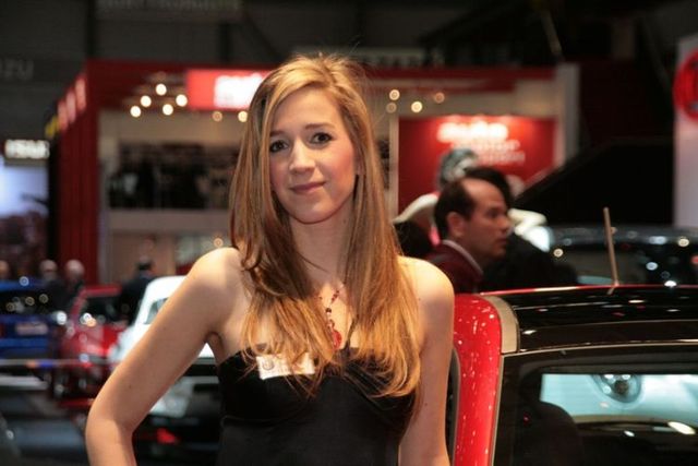 Geneva car show girls (28 photos)