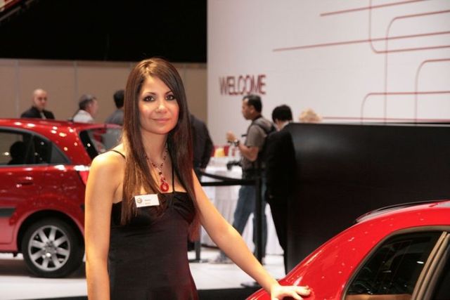 Geneva car show girls (28 photos)