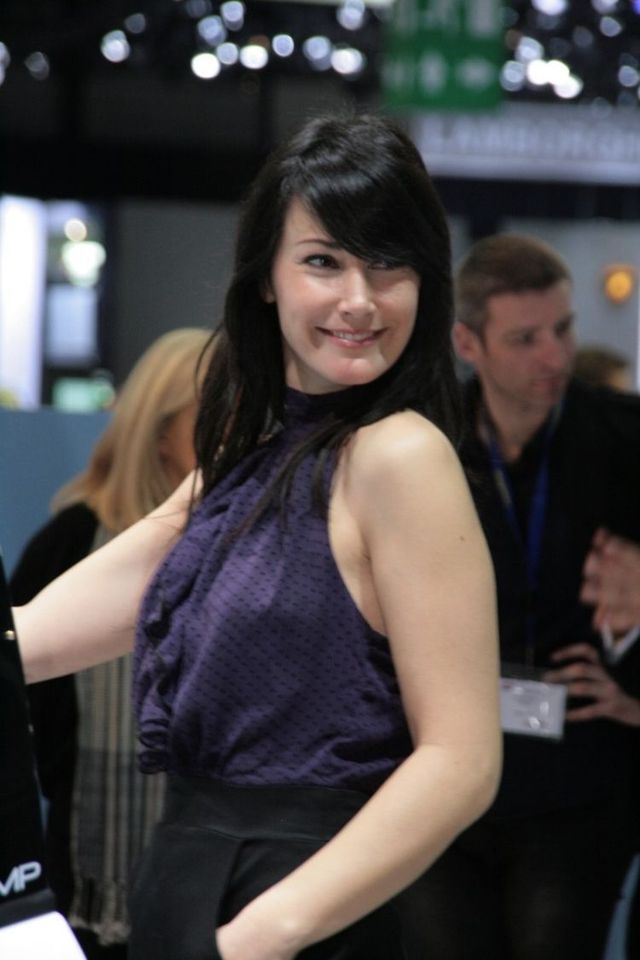 Geneva car show girls (28 photos)