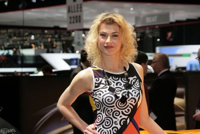 Geneva car show girls (28 photos)