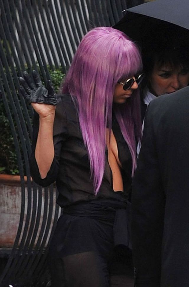 Extravagant Lady Gaga (11 photos)