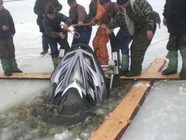 Ice fishing. Nice ! (11 photos)