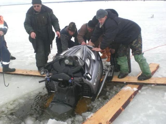 Ice fishing. Nice ! (11 photos)