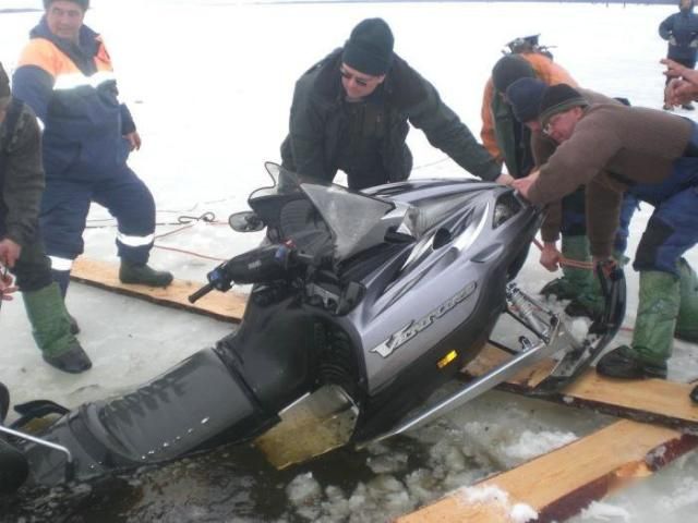 Ice fishing. Nice ! (11 photos)