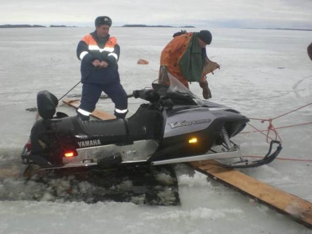 Ice fishing. Nice ! (11 photos)
