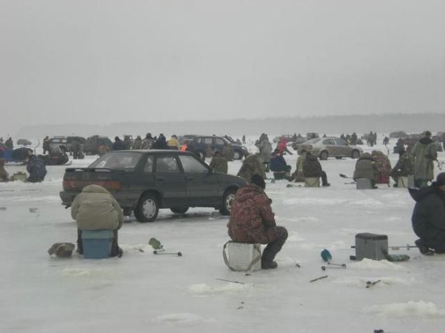 Ice fishing. Nice ! (11 photos)