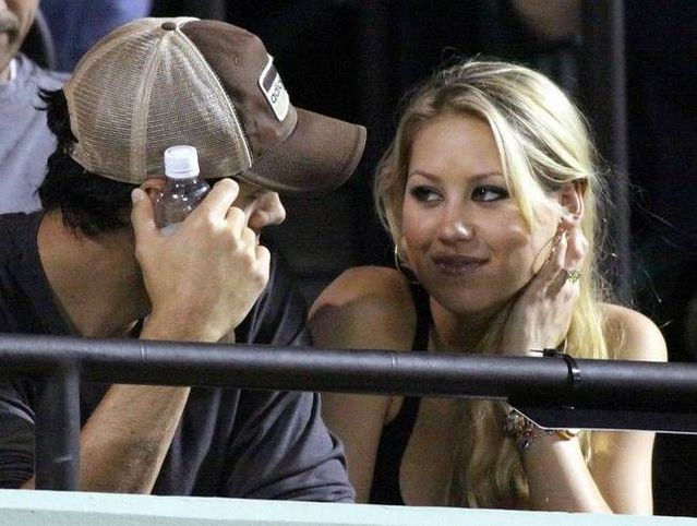 Enrique Iglesias and Anna Kournikova at a tennis match (7 photos)