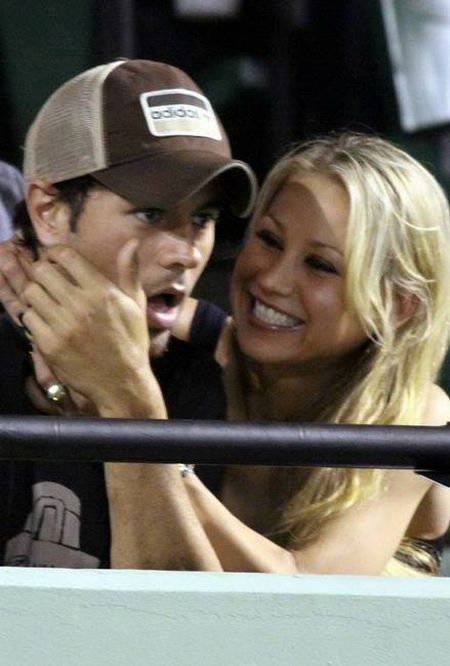 Enrique Iglesias and Anna Kournikova at a tennis match (7 photos)