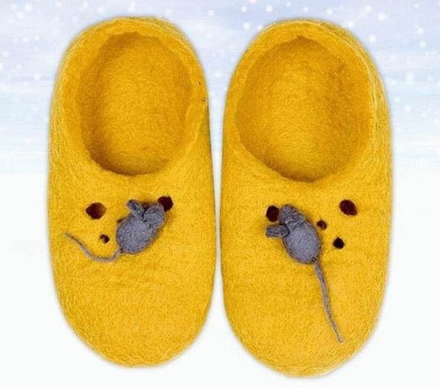 Selection of unusual slippers (18 photos)