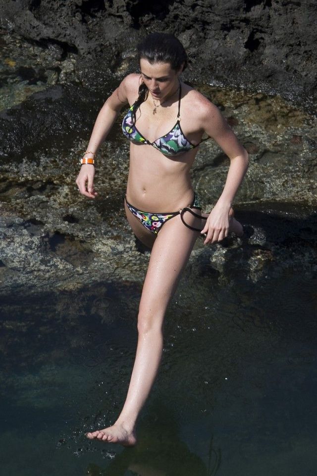 Lindsay and Ali Lohan enjoying Maui (17 photos)
