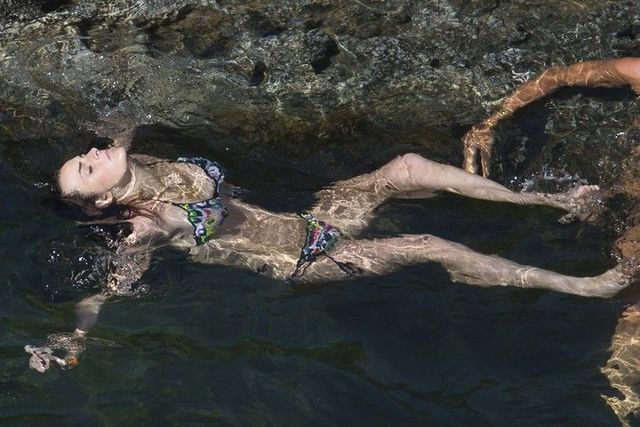 Lindsay and Ali Lohan enjoying Maui (17 photos)