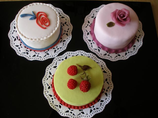 Cool cakes (11 photos)