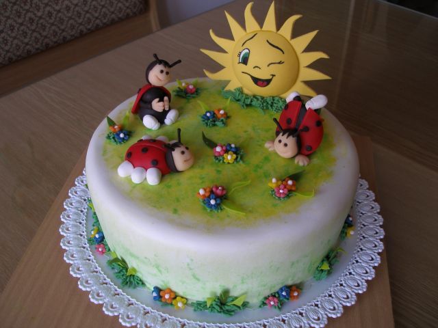 Cool cakes (11 photos)
