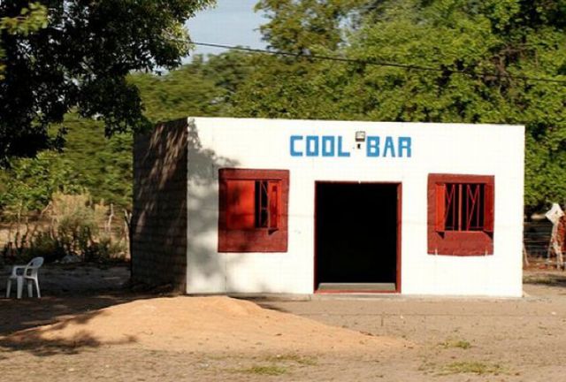 Funny African Bar Names (10 pics) Funny African Bar Names (10 pics)