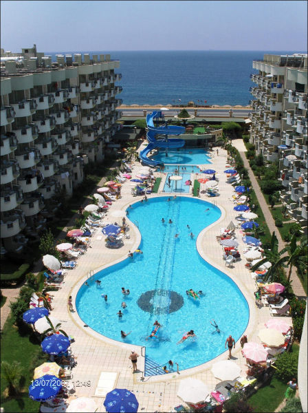 Wanna Swim in the Guitar? (13 pics) Wanna Swim in the Guitar? (13 pics)