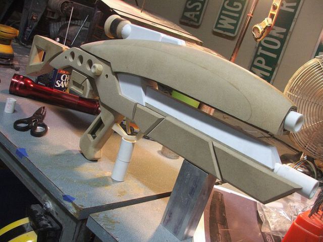 Awesome Mass Effect Rifle Replica (61 pics) Awesome Mass Effect Rifle Replica (61 pics)