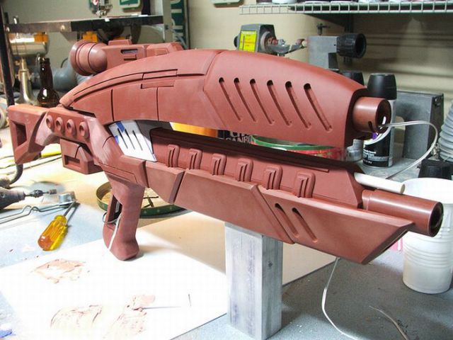 Awesome Mass Effect Rifle Replica (61 pics) Awesome Mass Effect Rifle Replica (61 pics)