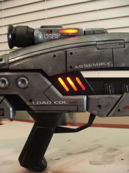 Awesome Mass Effect Rifle Replica (61 pics) Awesome Mass Effect Rifle Replica (61 pics)