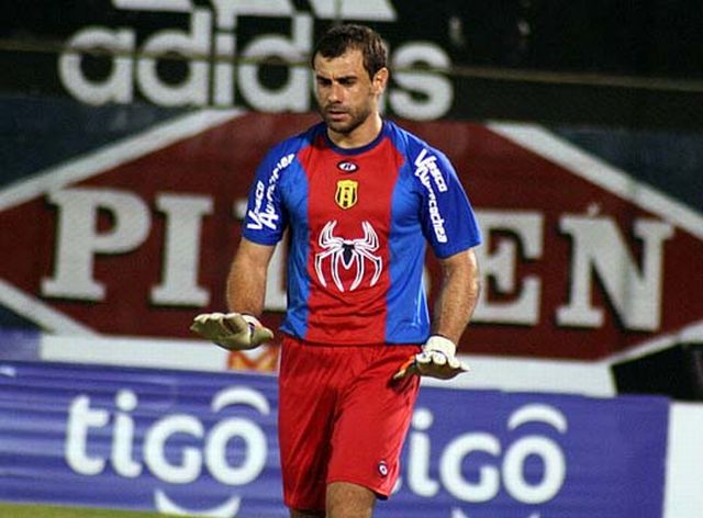 Pablo Aurrecochea - The Most Extravagant Goalkeeper in the World (11 pics)