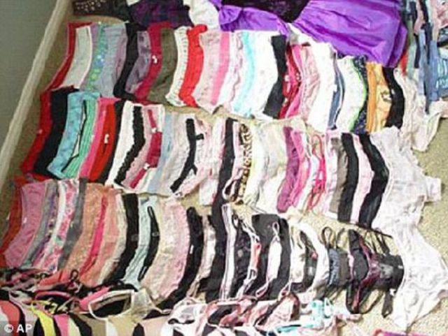 A Strange Cross Dresser (6 pics) A Strange Cross Dresser (6 pics)