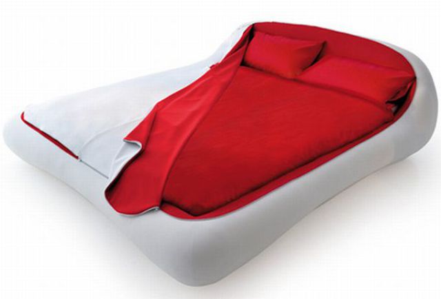 A Bed With Zippers (7 pics) A Bed With Zippers (7 pics)