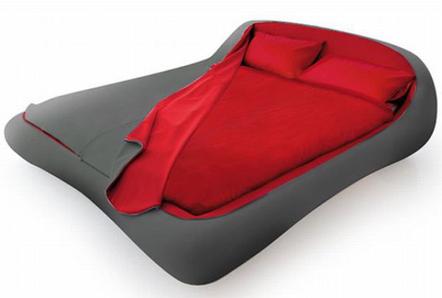 A Bed With Zippers (7 pics) A Bed With Zippers (7 pics)