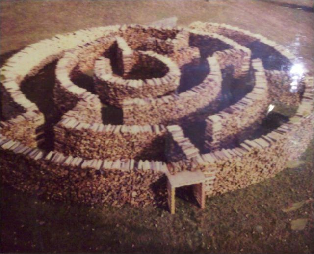 Amazing Handmade Maze Outdoor (2 pics)