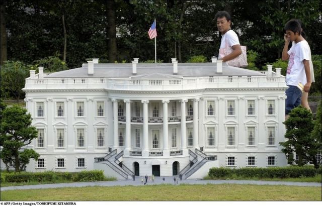 Travel the Globe in One Afternoon (14 pics)