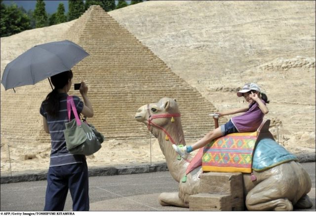 Travel the Globe in One Afternoon (14 pics)