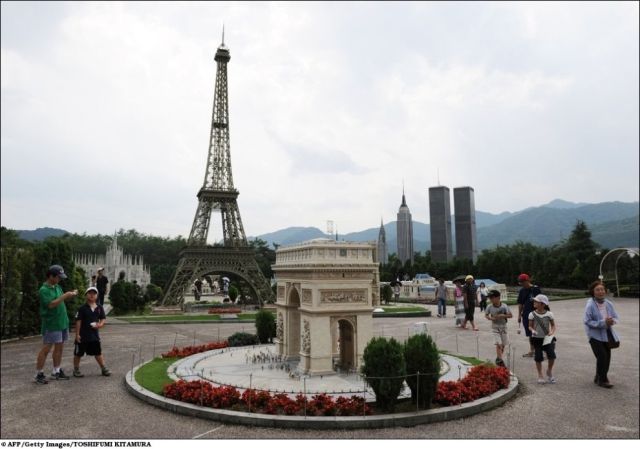 Travel the Globe in One Afternoon (14 pics)