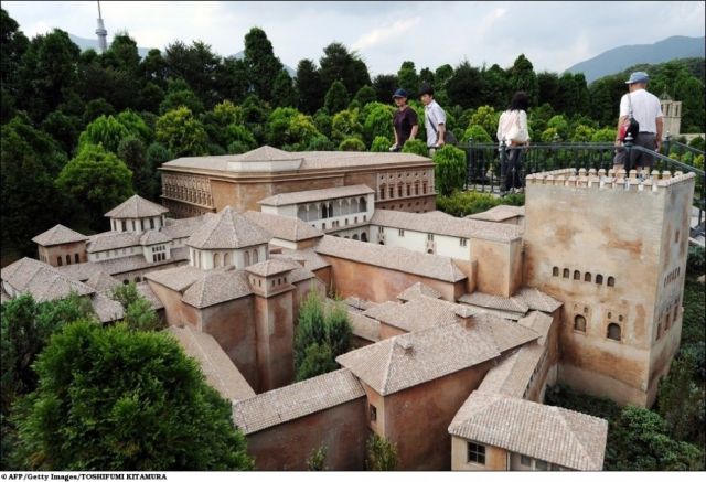 Travel the Globe in One Afternoon (14 pics)