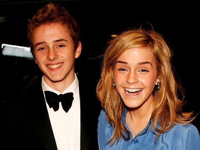 Celebrities and Their Siblings (84 pics)