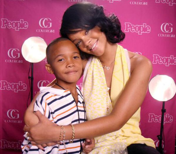 Celebrities and Their Siblings (84 pics)