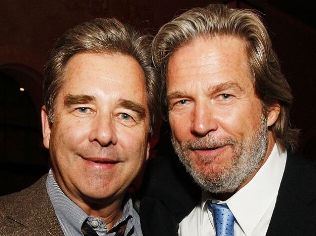 Celebrities and Their Siblings (84 pics)