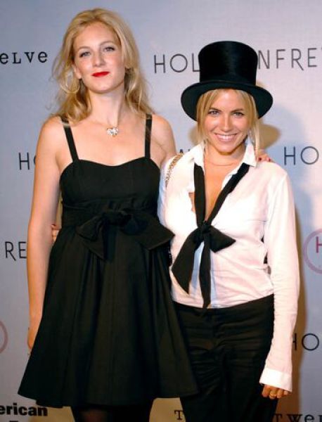 Celebrities and Their Siblings (84 pics)