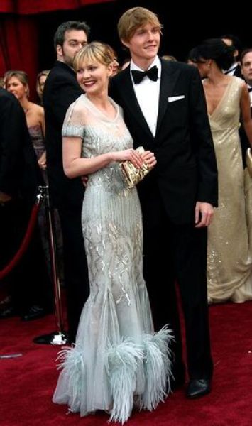 Celebrities and Their Siblings (84 pics)