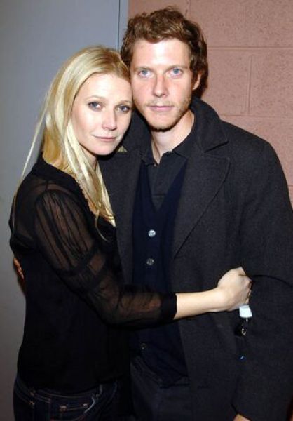 Celebrities and Their Siblings (84 pics)