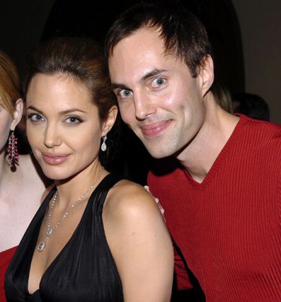 Celebrities and Their Siblings (84 pics)