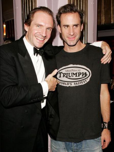 Celebrities and Their Siblings (84 pics)