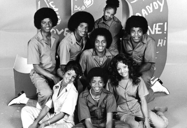 Celebrities and Their Siblings (84 pics)