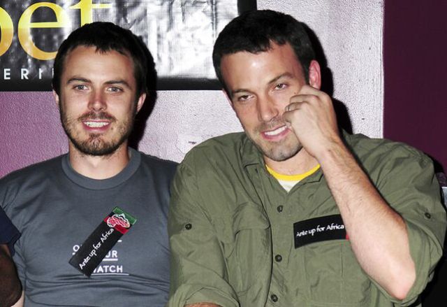 Celebrities and Their Siblings (84 pics)