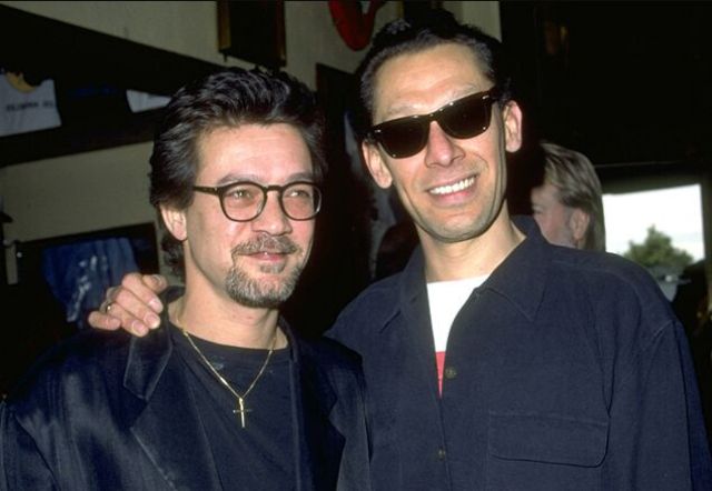 Celebrities and Their Siblings (84 pics)