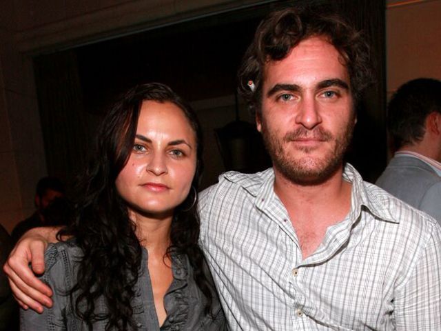 Celebrities and Their Siblings (84 pics)