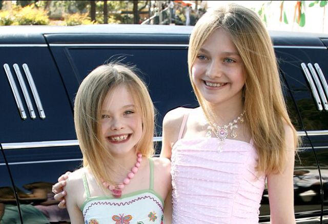 Celebrities and Their Siblings (84 pics)