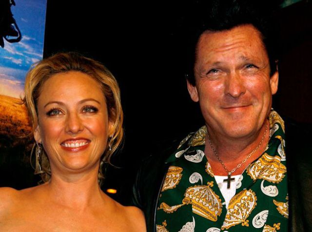 Celebrities and Their Siblings (84 pics)