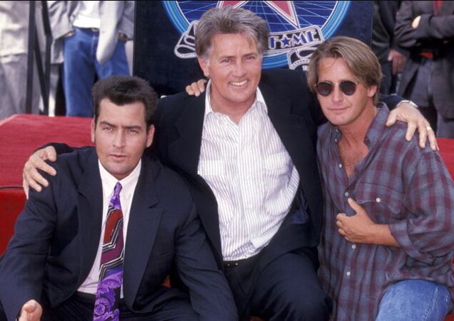 Celebrities and Their Siblings (84 pics)