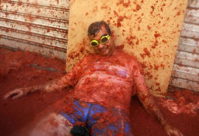 Tomato Fight (64 pics)