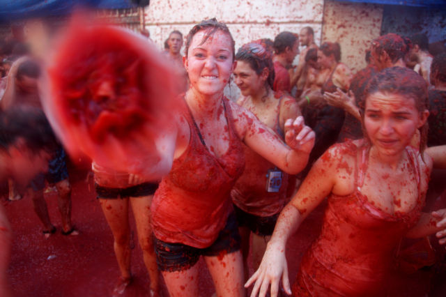 Tomato Fight (64 pics)
