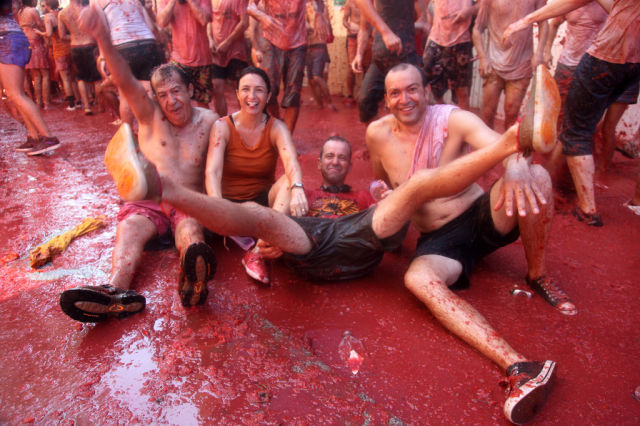 Tomato Fight (64 pics)